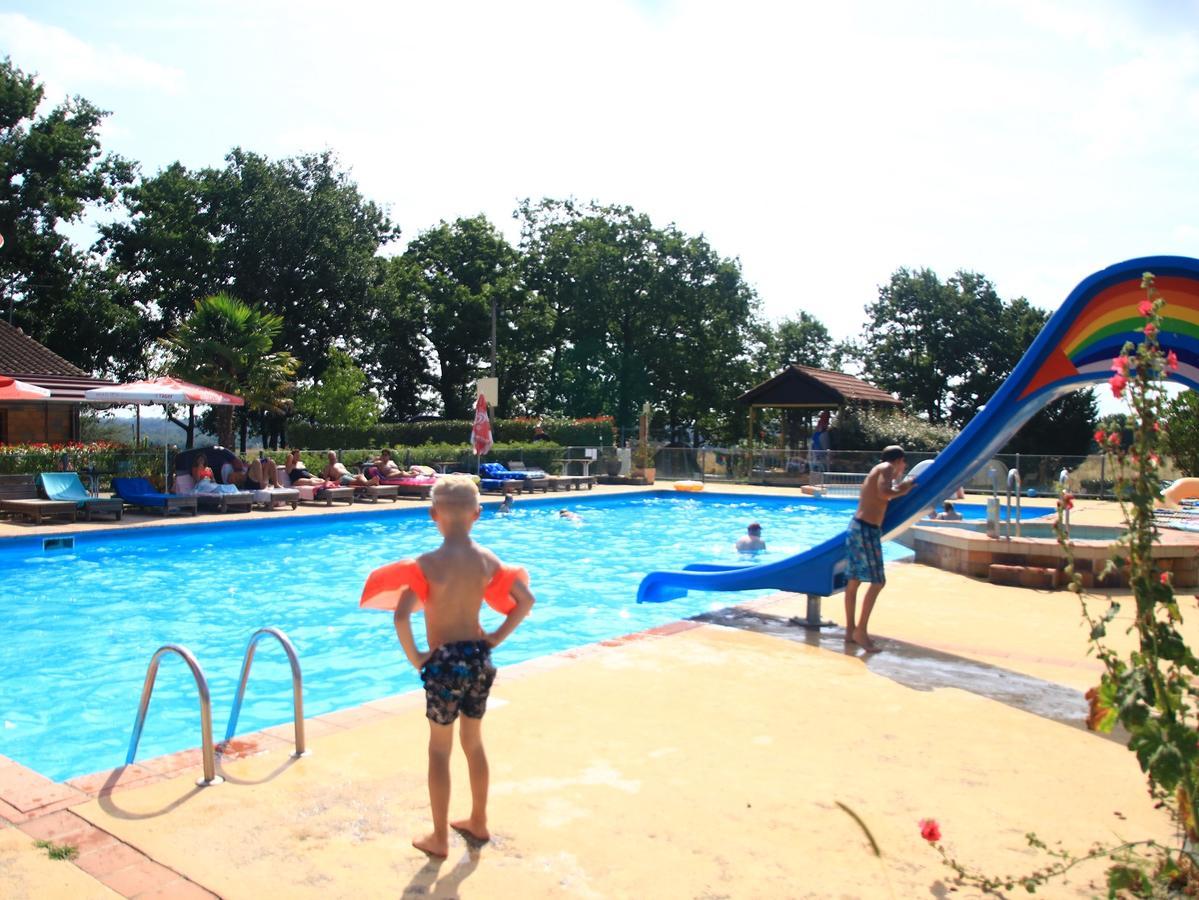 Devillac Camping Fontaine Du Rocゲストハウス エクステリア 写真